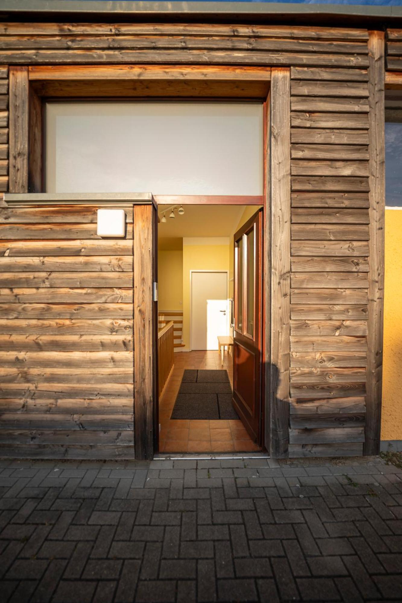 Haus Unterm Mammutbaum - Elberadweg Apartment Magdeburg Exterior foto